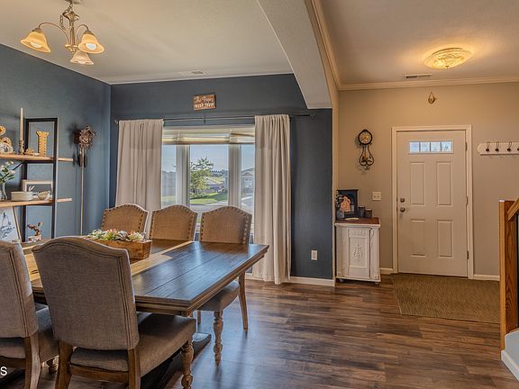 4th image of 729 Walter Way