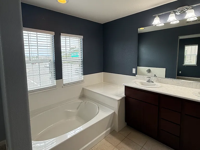 2701 Gramercy Cir — Photo 8