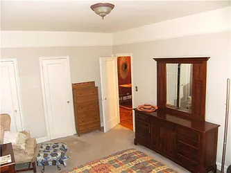 Rented by R New York