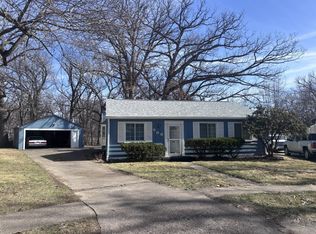 906 40th Street Ct, Moline, IL 61265