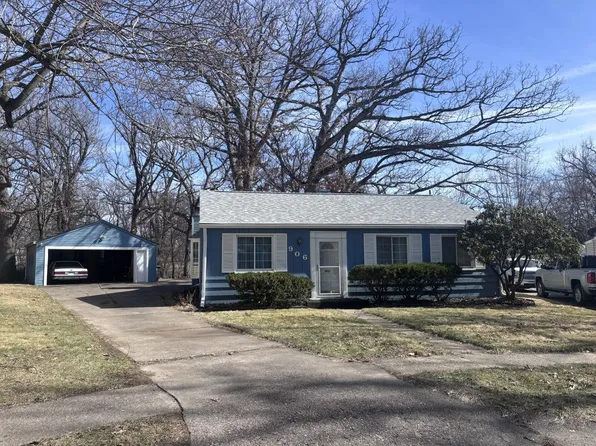 906 40th Street Ct, Moline, IL 61265