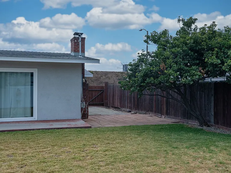 2033 E Garvey Ave N — Photo 26