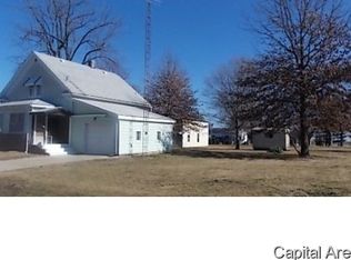 228 N McKinley St, Girard, IL 62640