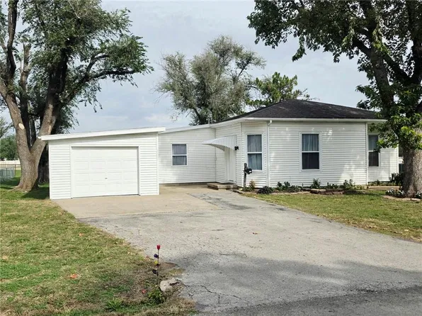 224 W 23rd St, Fort Scott, KS 66701
