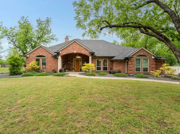 10008 Flight Plan Dr, Granbury, TX 76049
