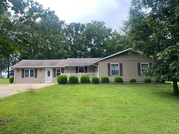 5 Esther Rd, Fairfield, IL 62837