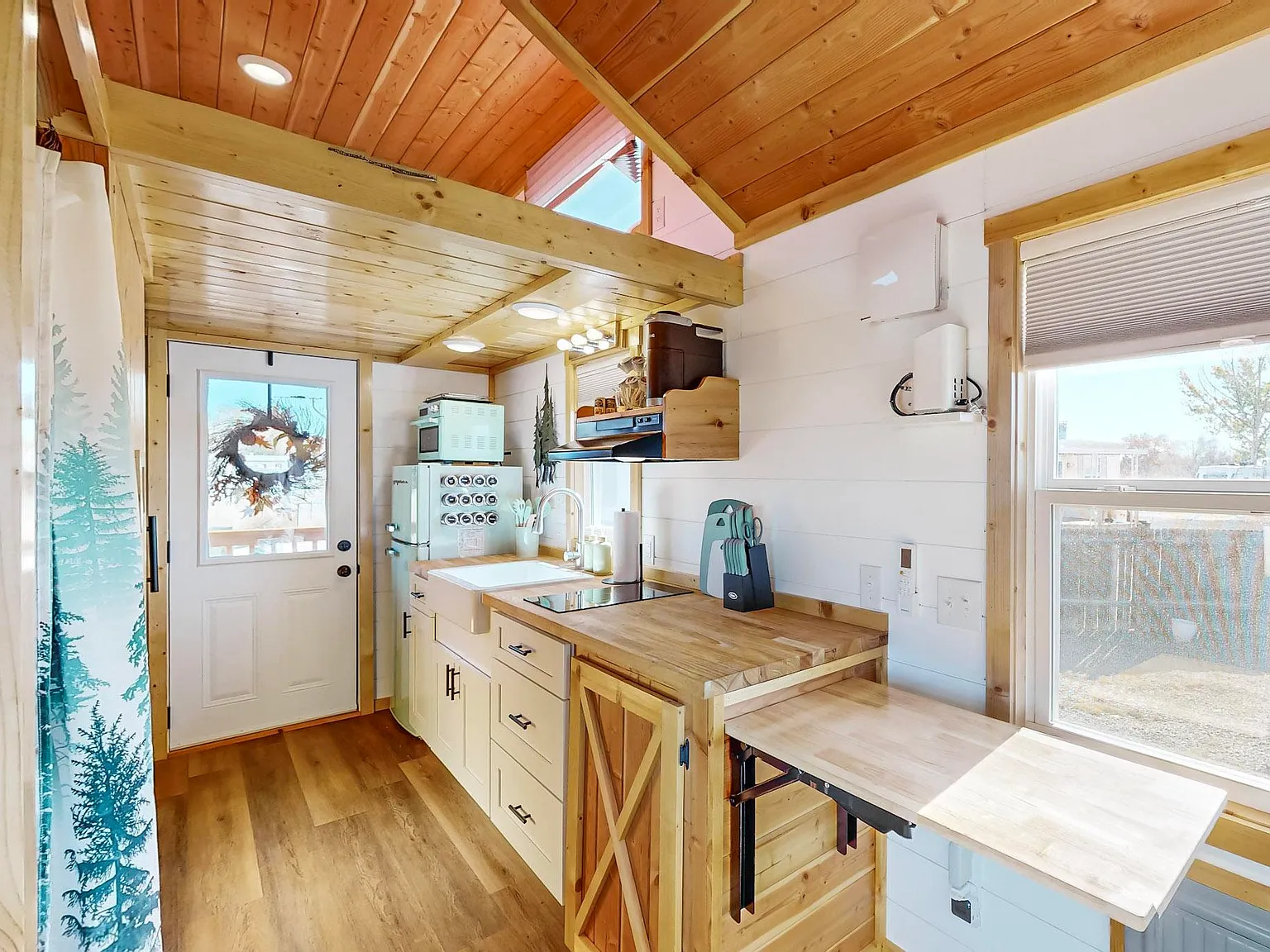 2 bed, 240 sqft, $1,500 — Photo 4