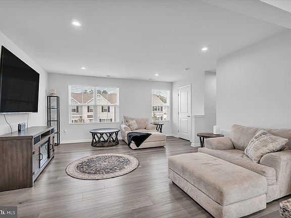 5th image of 30 Magnolia Way
