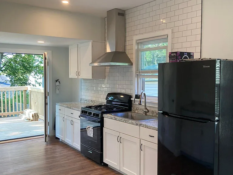 49 Saratoga Ave — Photo 4