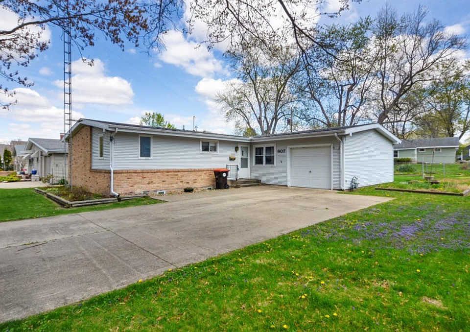 1st image of 907 Lincoln Dr