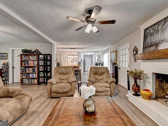 4th image of 428 N Bethany Rd
