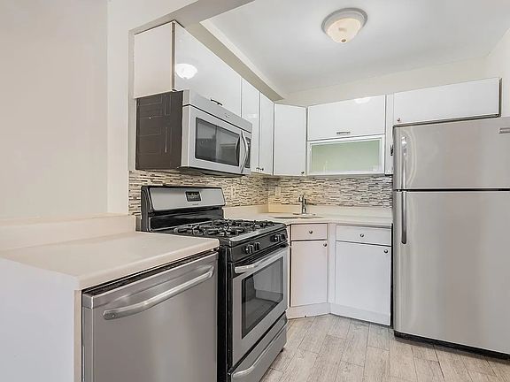 3rd image of 1774A Pacific St #A