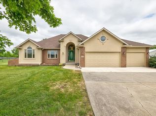 3019 SE 68th St, Pleasant Hill, IA 50327