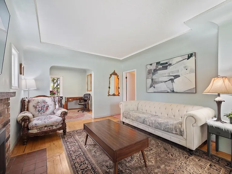 3079 Crown St — Photo 4