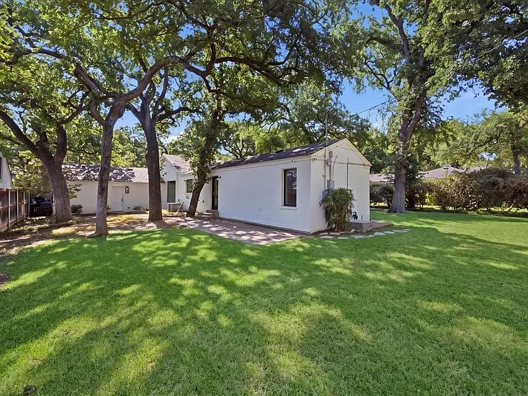 329 Eastwood Ave — Photo 38