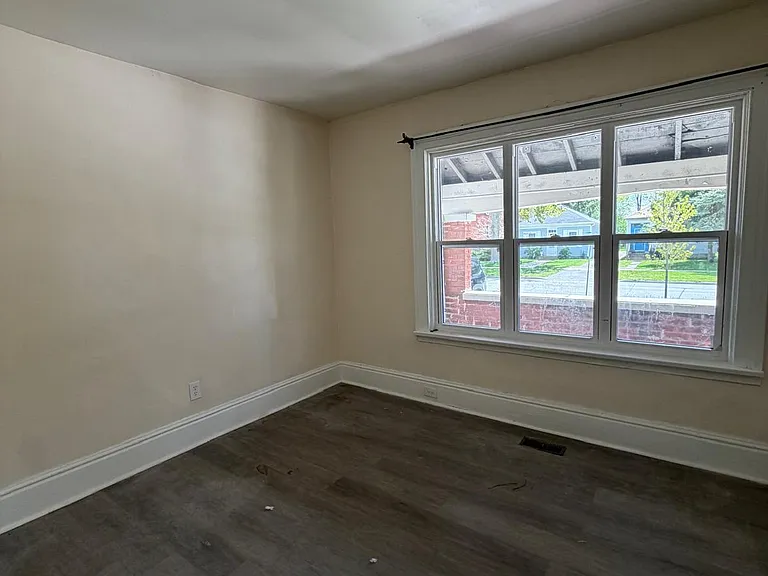 312 Hill St — Photo 4