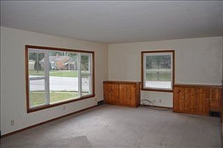 5th image of 301 Park Ave