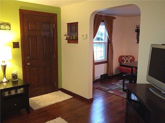3rd image of 346 James St