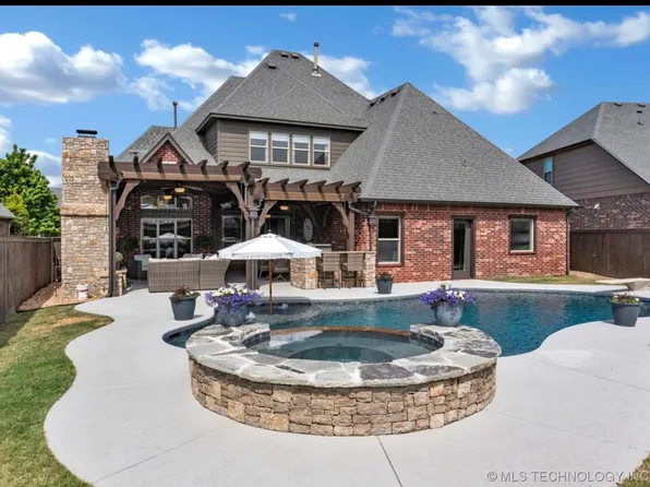 1200 S Laurel Ave, Broken Arrow, OK 74012