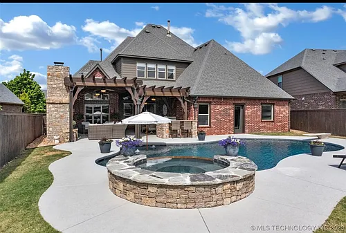 1200 S Laurel Ave Photo 1