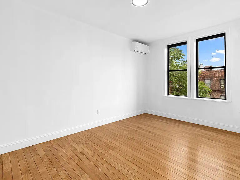 346 Montgomery St #C7 — Photo 2