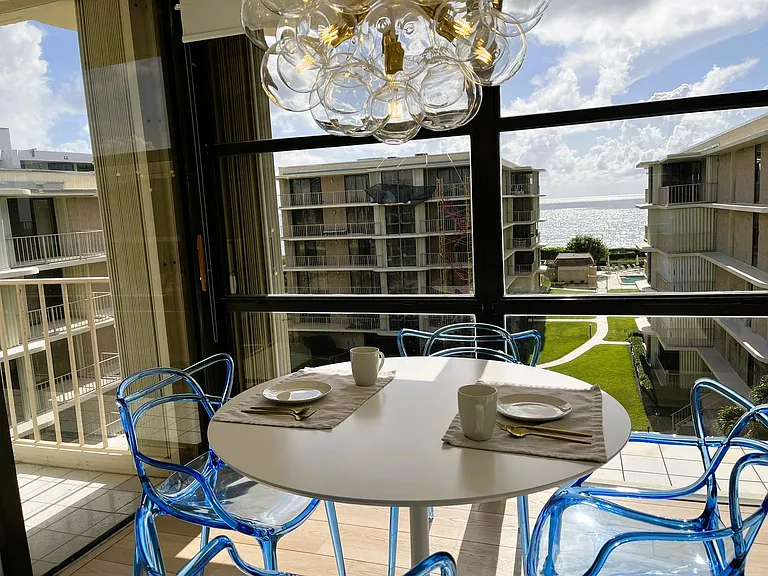 Kitchen Breakfast Area