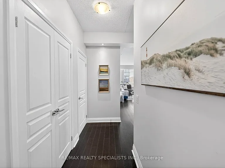 1 Hurontario St #306 — Photo 9