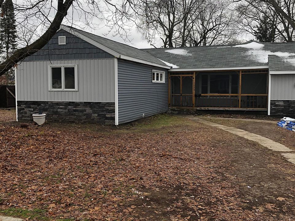 1st image of 1033 Lincoln Lake Ave SE