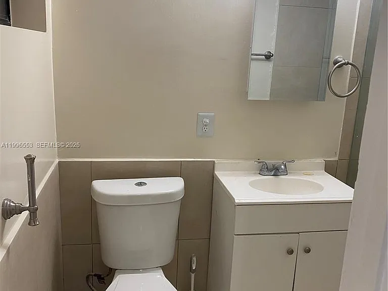 1051 SW 3rd St #3 — Photo 8