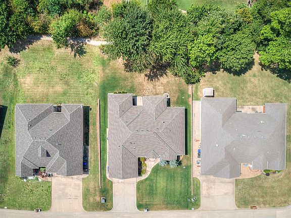 2nd image of 407 Canterbury Rd
