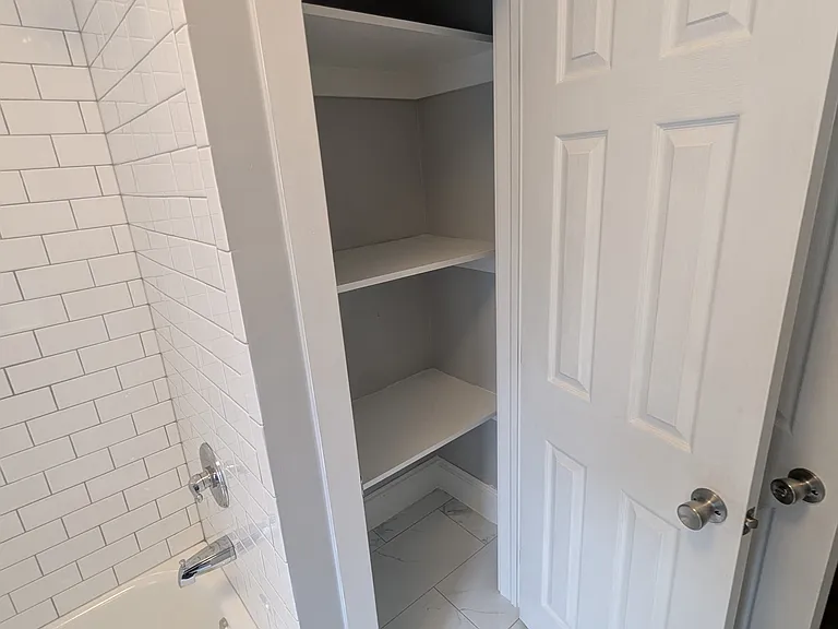48 E Washington Ln #3F — Photo 8