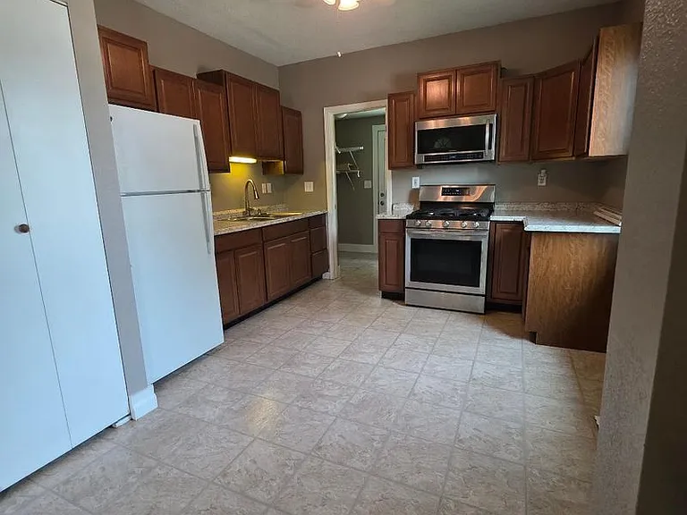 101 Vertrees Ct — Photo 2