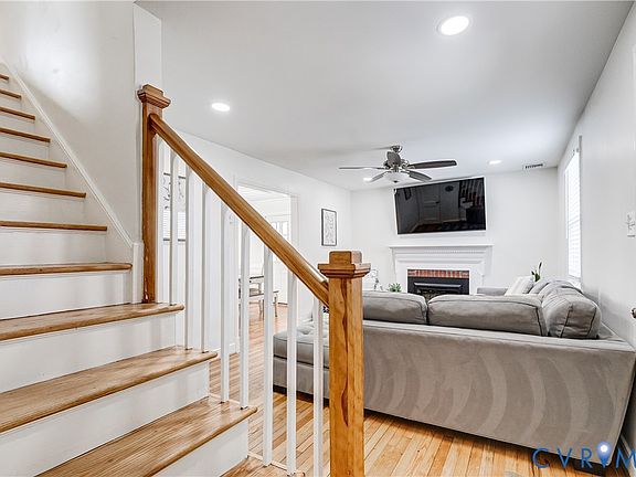 3rd image of 2109 Dumbarton Rd