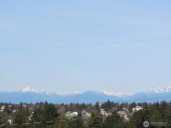 8218 2nd Avenue NE #B, Seattle, WA 98115
