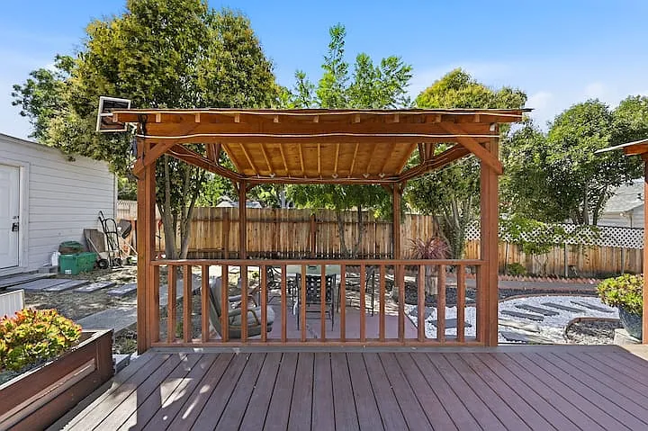 2290 Acacia Dr — Photo 22