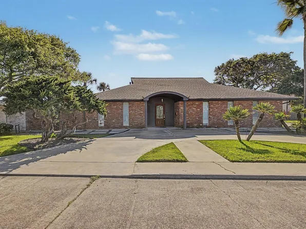 69 Colony Park Cir, Galveston, TX 77551