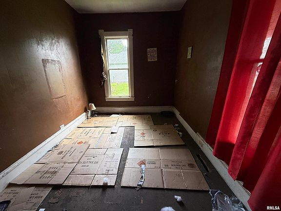 2nd image of 628 W Lincoln Ave