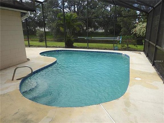 2nd image of 752 Country Woods Cir