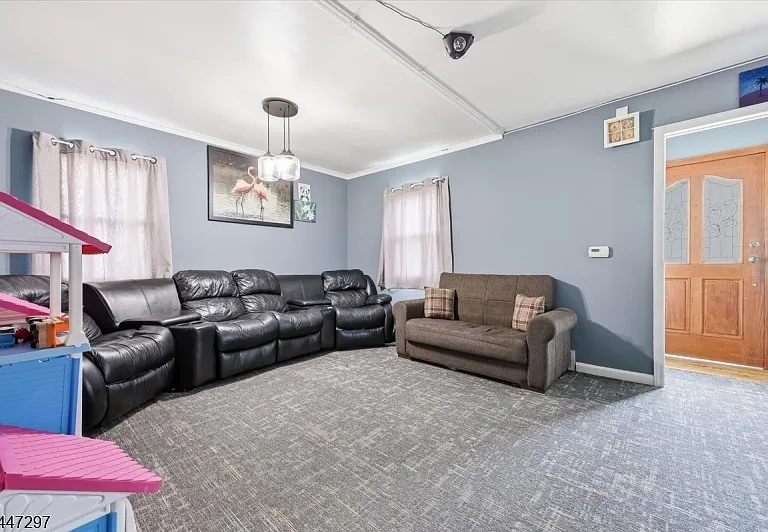 409 Tryon Ave — Photo 8