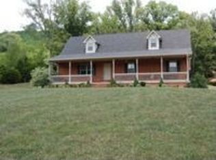 815 Honeysuckle Rd, Bethpage, TN 37022