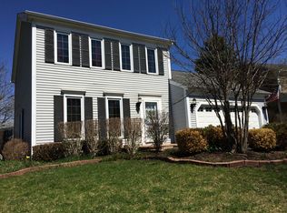 721 Old Hunt Rd, Fox River Grove, IL 60021