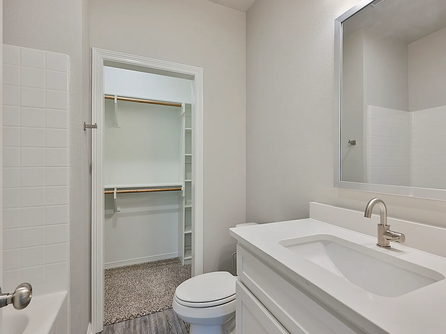 5 bed, 3410 sqft, $5,950 — Photo 4