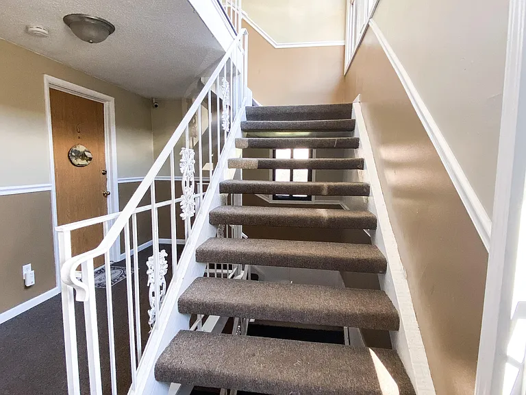 Capitol View Apartments — Photo 1