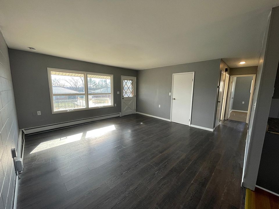 1st image of 9 Hillview Ter #B
