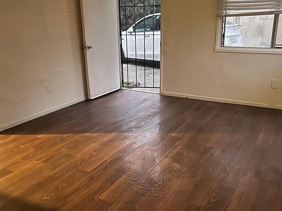 1st image of 884 E Phillips Blvd