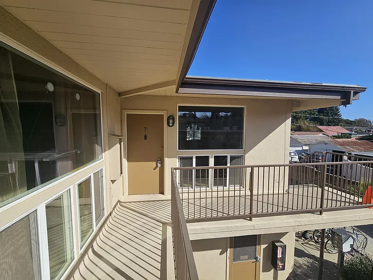 673 Palm St #7 — Photo 3