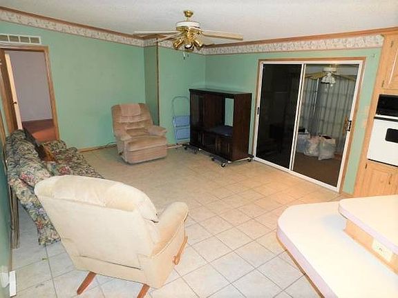 5th image of 1736 Balsam Ave