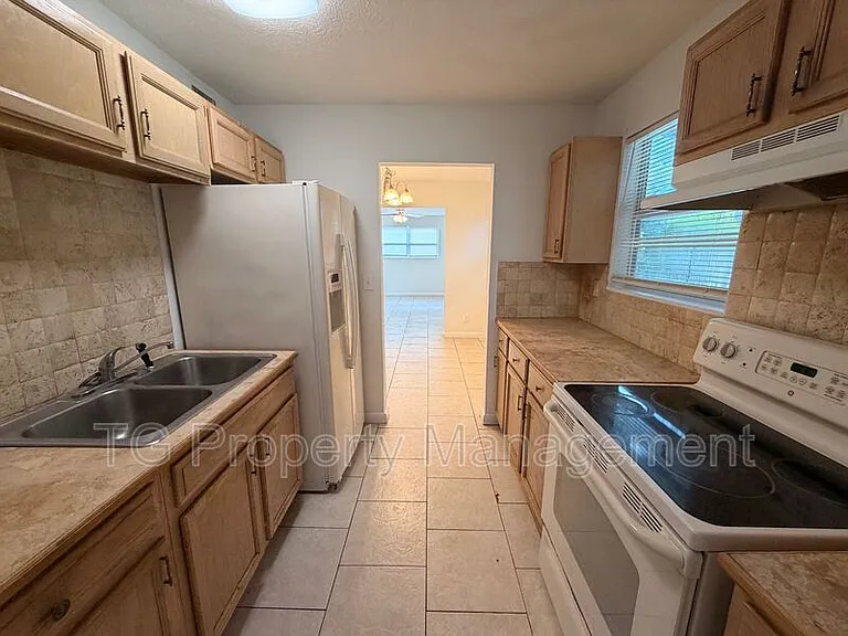 6631 Bo Peep Dr N — Photo 4