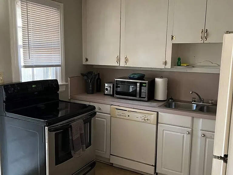1104 N Duval St — Photo 2