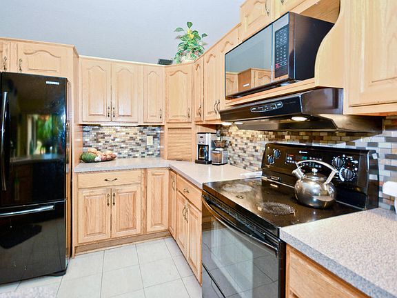 5th image of 5786 Sun Pointe Cir
